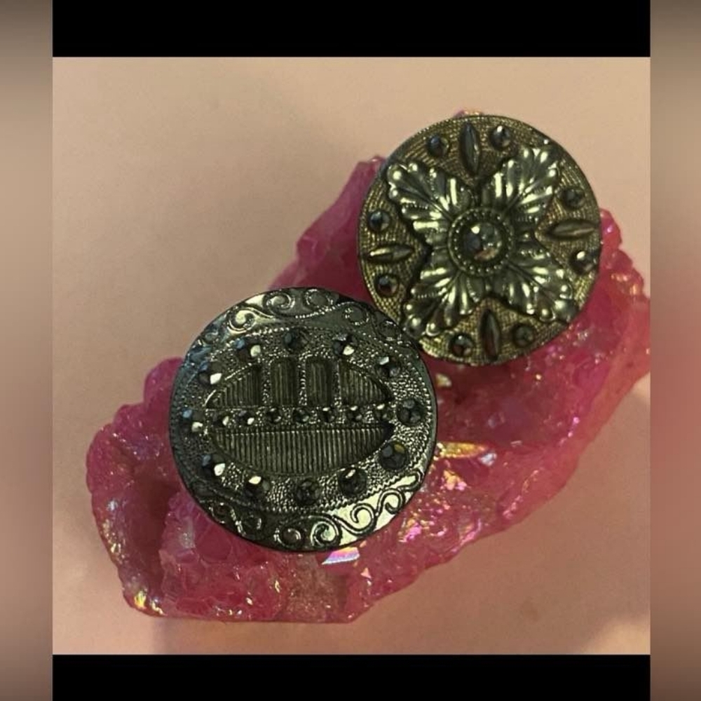 Victorian Flower Glass Buttons #6219 you get both